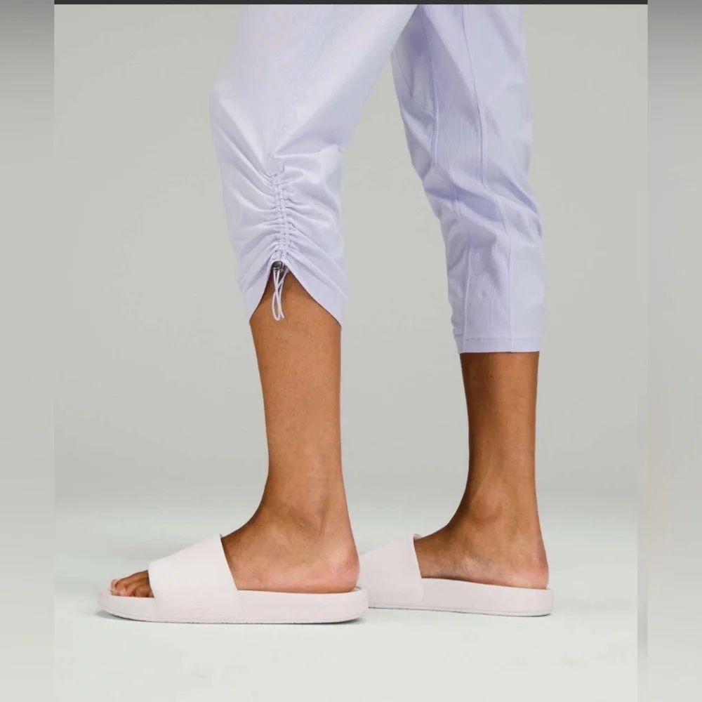 Lululemon Dance Studio Mid-Rise Crop 25